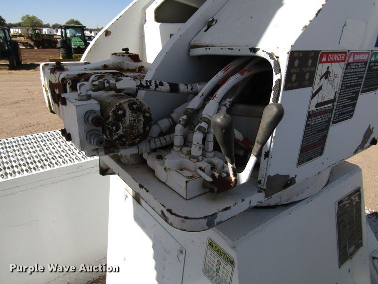 image for item DG0268 1997 GMC C8500 bucket truck