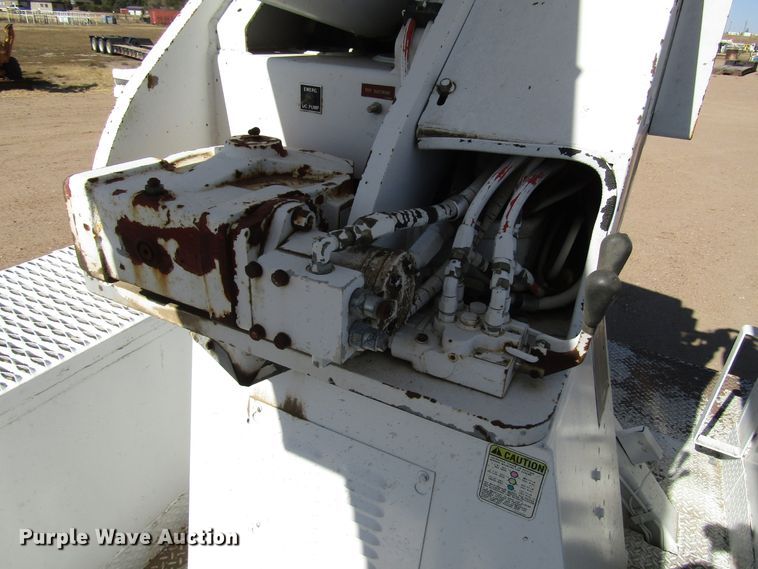 image for item DG0268 1997 GMC C8500 bucket truck