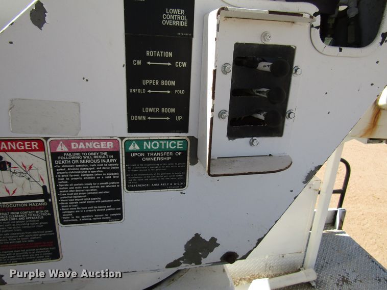 image for item DG0268 1997 GMC C8500 bucket truck