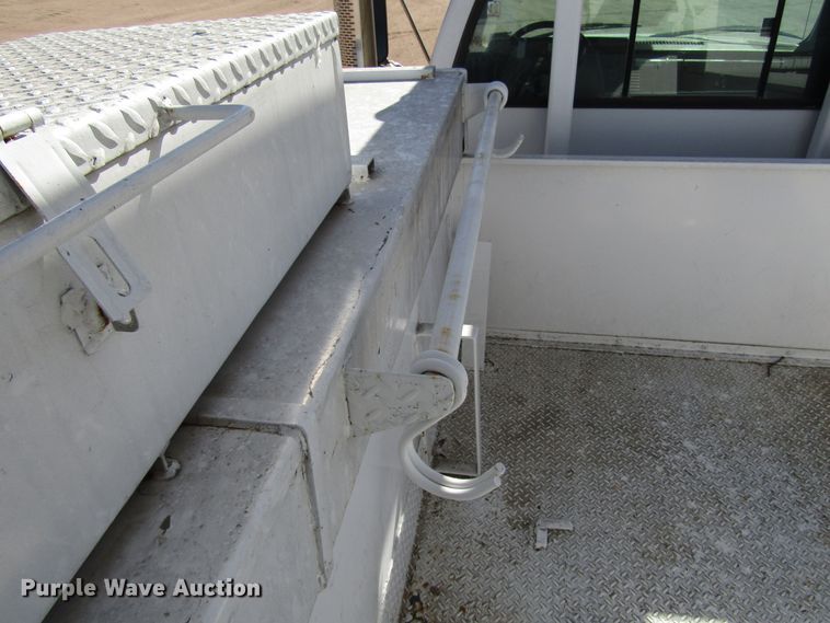 image for item DG0268 1997 GMC C8500 bucket truck