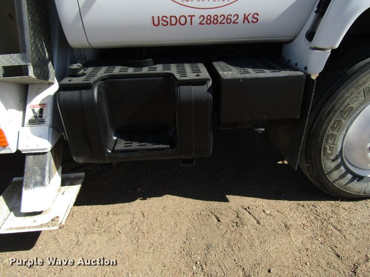 image for item DG0268 1997 GMC C8500 bucket truck
