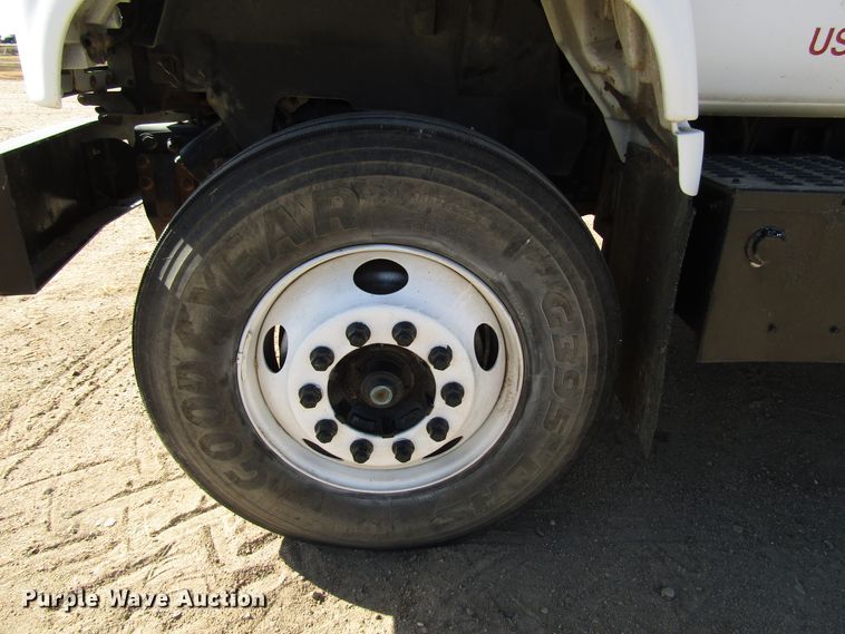 image for item DG0268 1997 GMC C8500 bucket truck