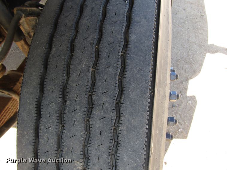 image for item DG0268 1997 GMC C8500 bucket truck