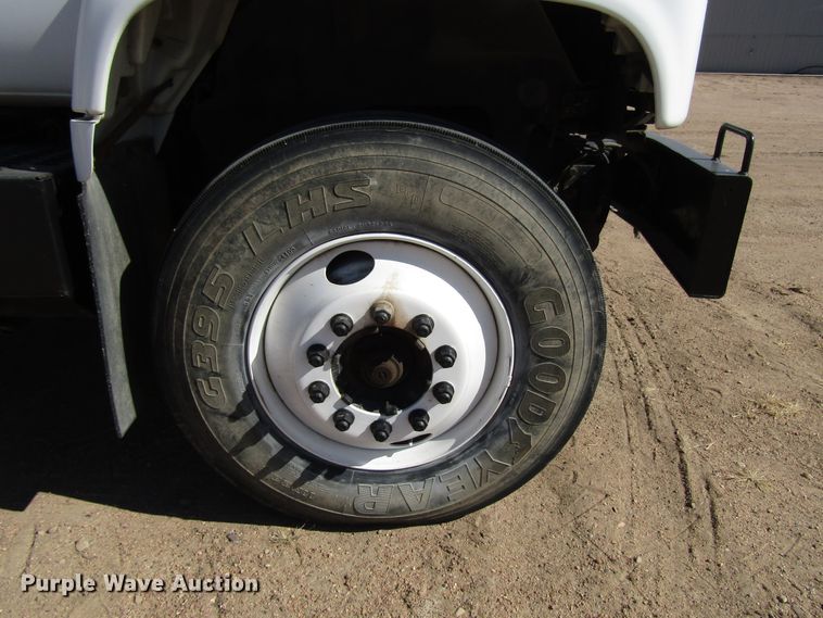 image for item DG0268 1997 GMC C8500 bucket truck