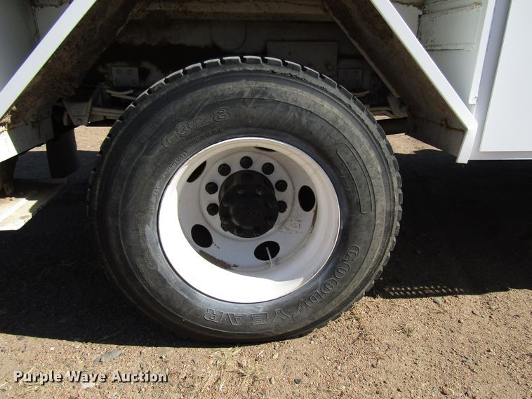 image for item DG0268 1997 GMC C8500 bucket truck