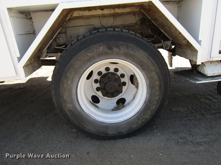 image for item DG0268 1997 GMC C8500 bucket truck