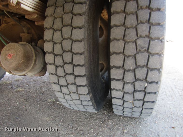 image for item DG0268 1997 GMC C8500 bucket truck