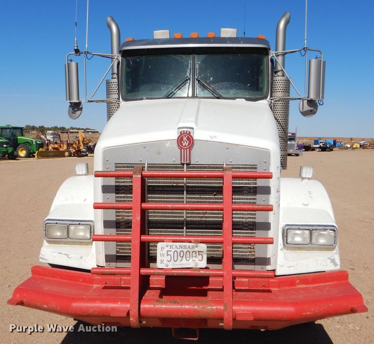 image for item DG0269 2007 Kenworth T800 semi truck
