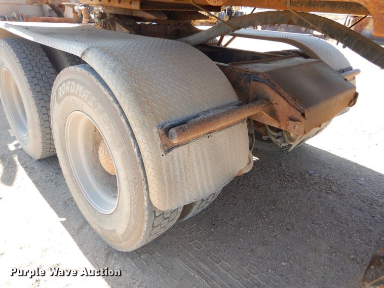 image for item DG0269 2007 Kenworth T800 semi truck