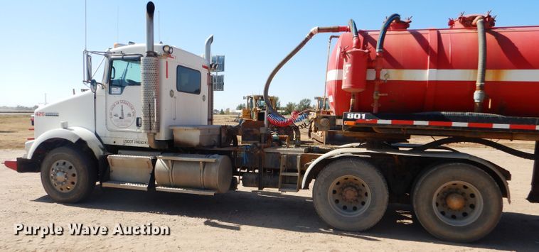 image for item DG0269 2007 Kenworth T800 semi truck