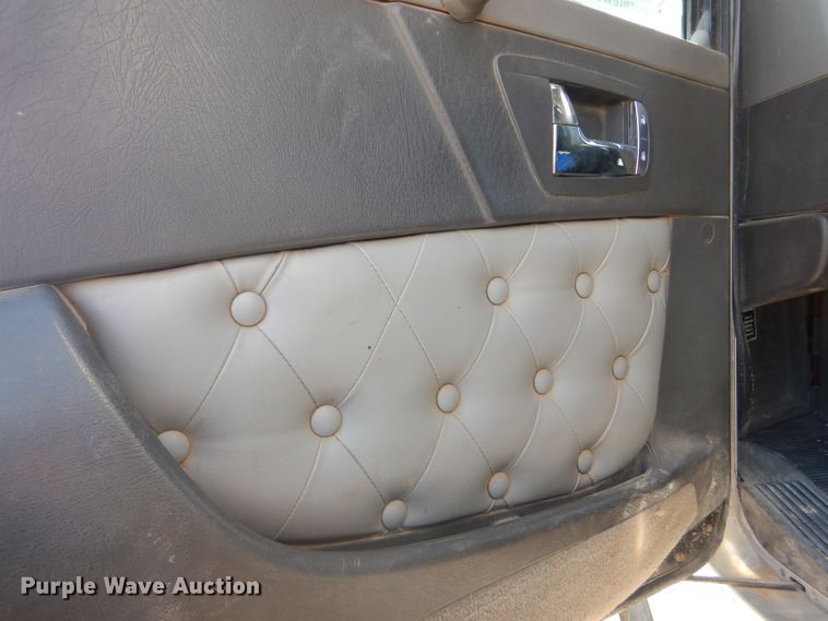 image for item DG0269 2007 Kenworth T800 semi truck