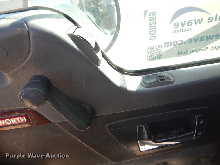 image for item DG0269 2007 Kenworth T800 semi truck