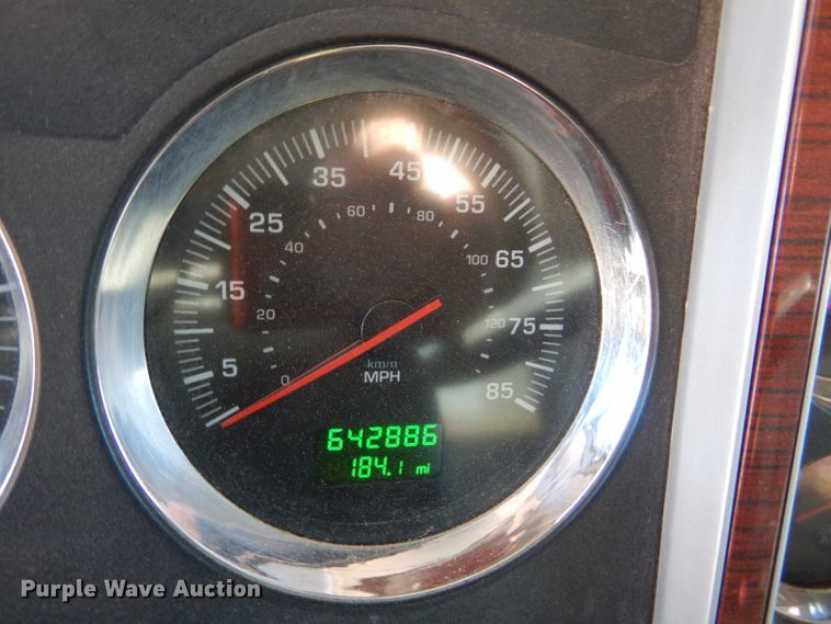 image for item DG0269 2007 Kenworth T800 semi truck