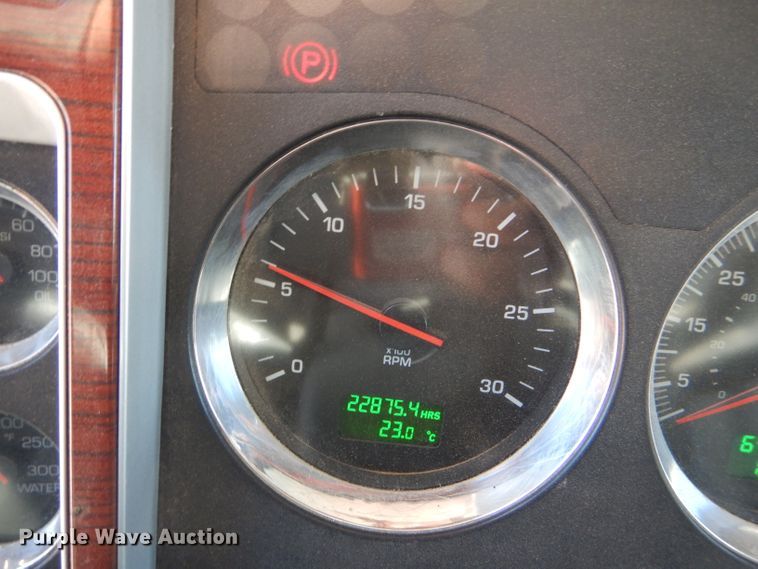 image for item DG0269 2007 Kenworth T800 semi truck