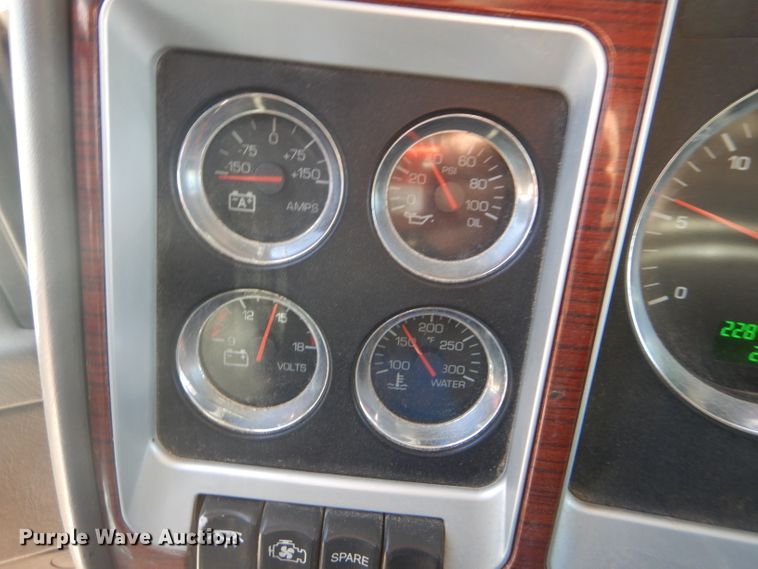 image for item DG0269 2007 Kenworth T800 semi truck