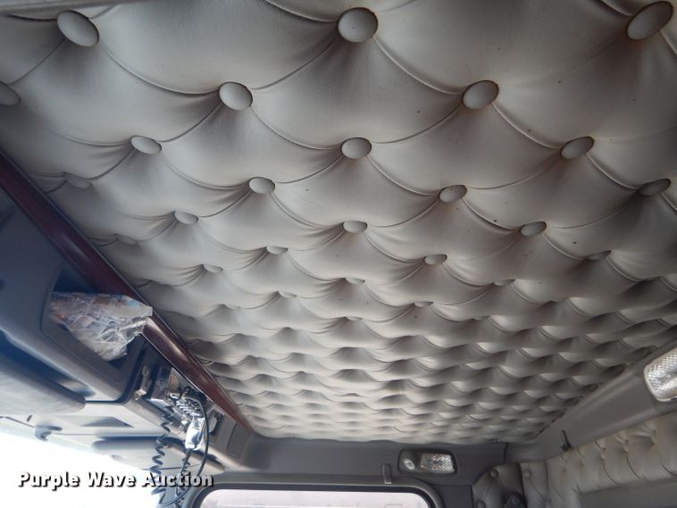 image for item DG0269 2007 Kenworth T800 semi truck