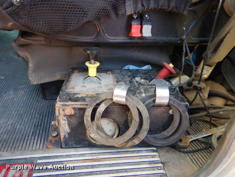 image for item DG0269 2007 Kenworth T800 semi truck