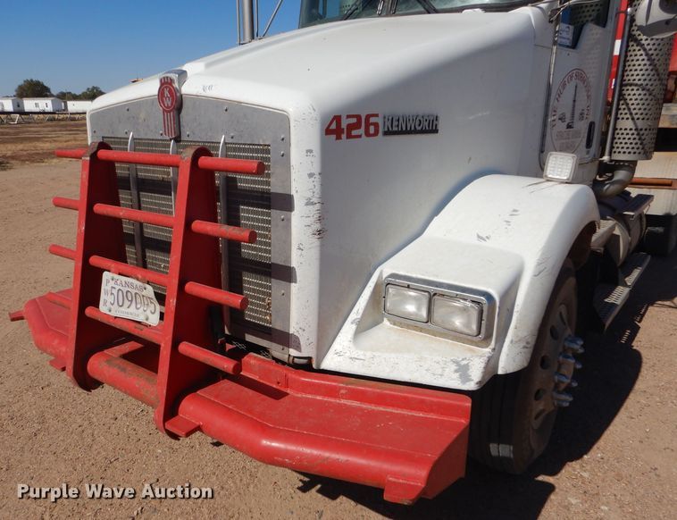 image for item DG0269 2007 Kenworth T800 semi truck