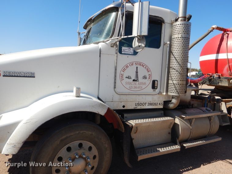 image for item DG0269 2007 Kenworth T800 semi truck