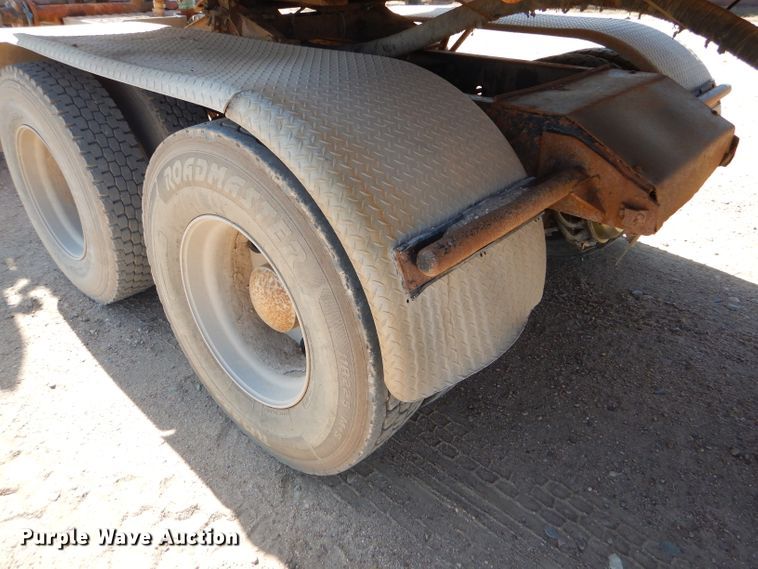 image for item DG0269 2007 Kenworth T800 semi truck