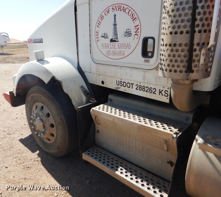 image for item DG0269 2007 Kenworth T800 semi truck