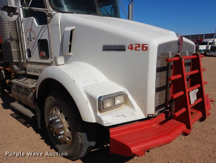 image for item DG0269 2007 Kenworth T800 semi truck