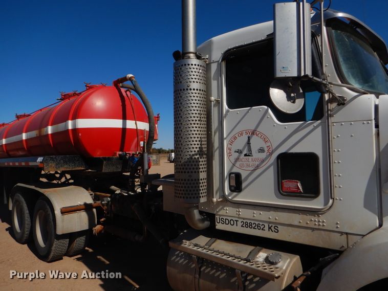 image for item DG0269 2007 Kenworth T800 semi truck