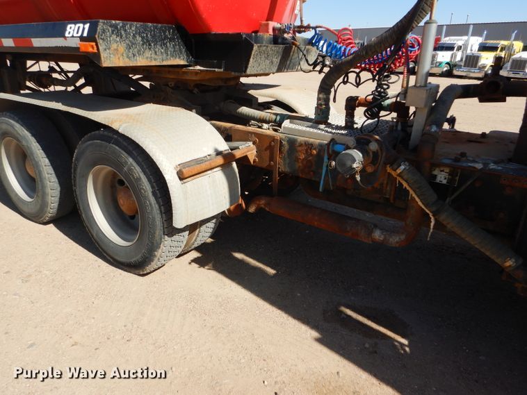 image for item DG0269 2007 Kenworth T800 semi truck