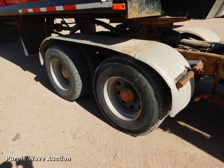 image for item DG0269 2007 Kenworth T800 semi truck