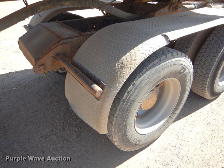 image for item DG0269 2007 Kenworth T800 semi truck