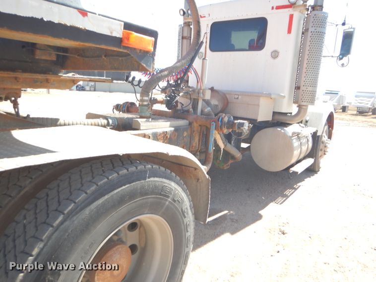 image for item DG0269 2007 Kenworth T800 semi truck