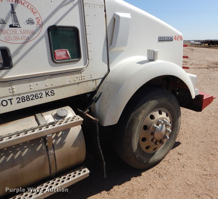 image for item DG0269 2007 Kenworth T800 semi truck