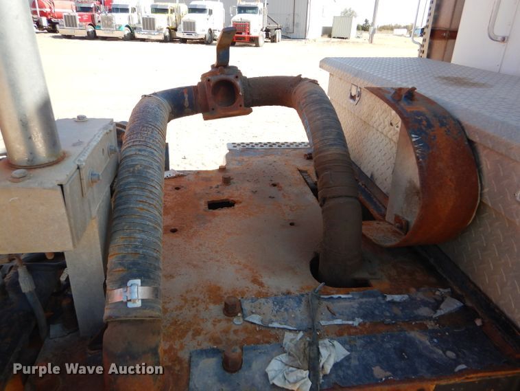 image for item DG0269 2007 Kenworth T800 semi truck