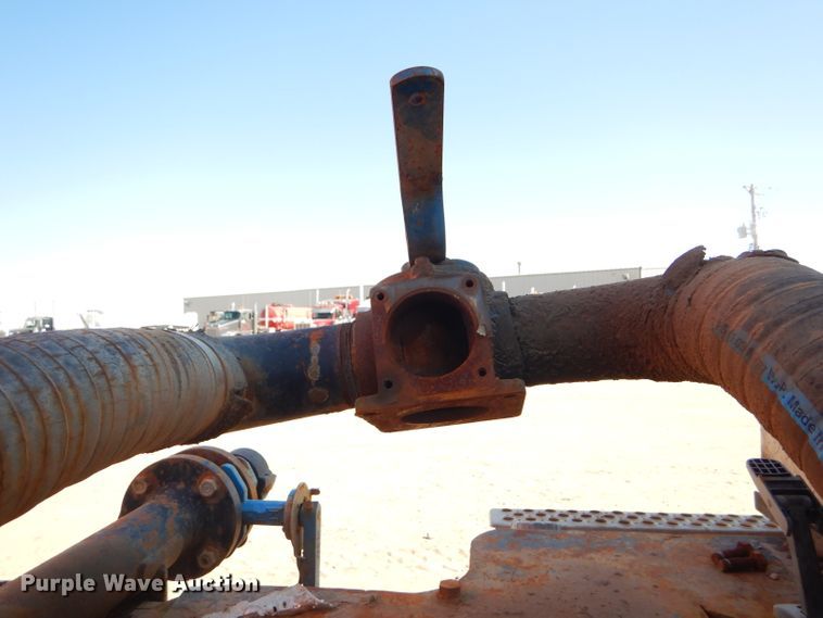 image for item DG0269 2007 Kenworth T800 semi truck