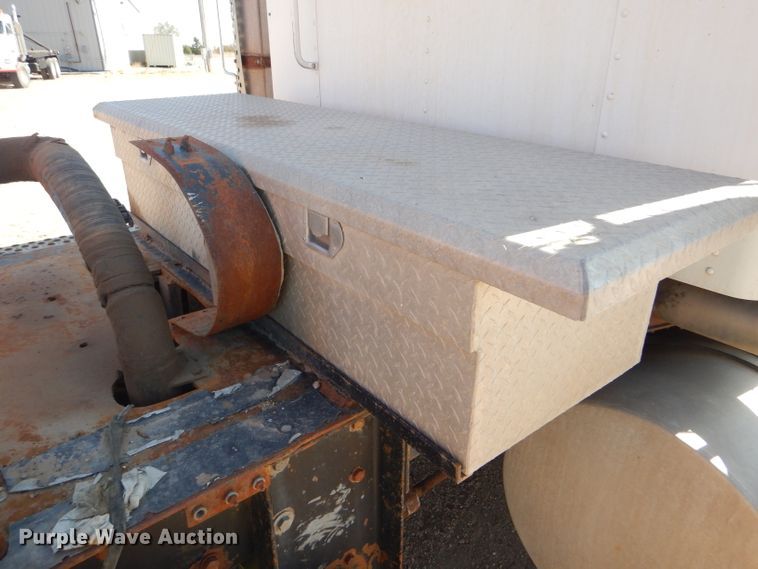 image for item DG0269 2007 Kenworth T800 semi truck