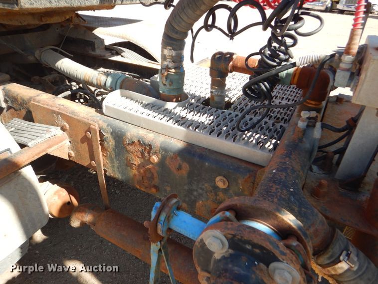 image for item DG0269 2007 Kenworth T800 semi truck