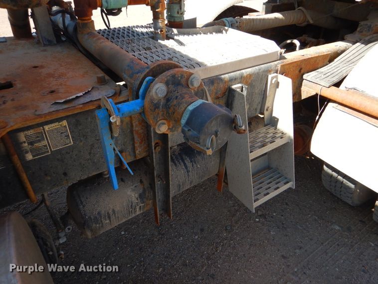 image for item DG0269 2007 Kenworth T800 semi truck