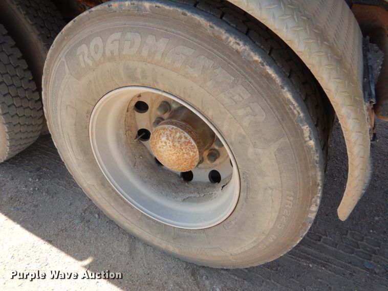 image for item DG0269 2007 Kenworth T800 semi truck