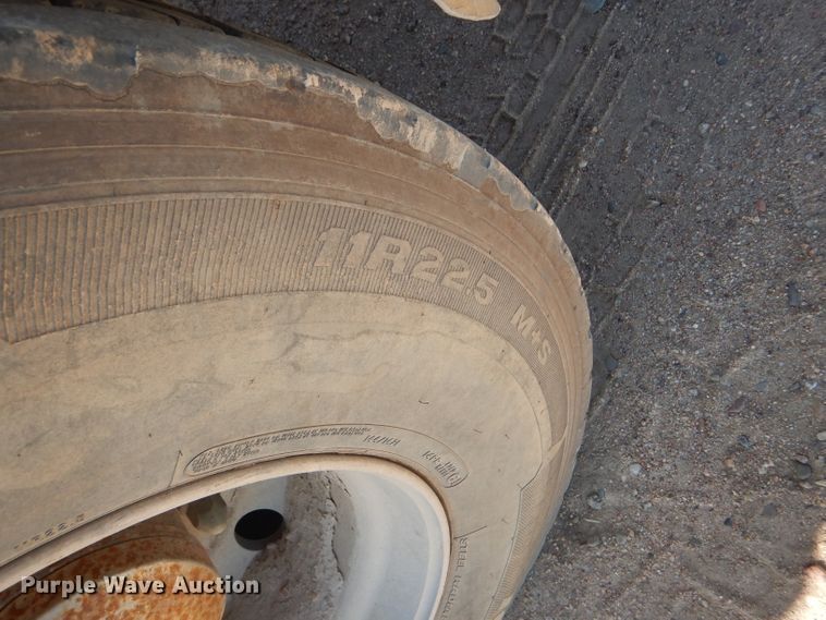 image for item DG0269 2007 Kenworth T800 semi truck