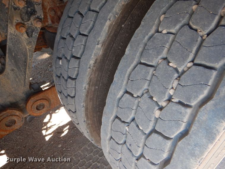 image for item DG0269 2007 Kenworth T800 semi truck