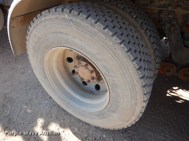 image for item DG0269 2007 Kenworth T800 semi truck