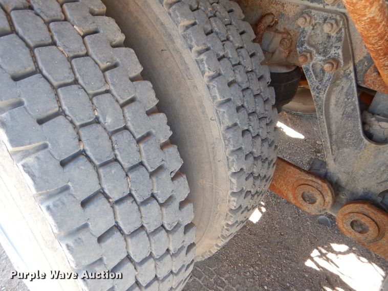 image for item DG0269 2007 Kenworth T800 semi truck