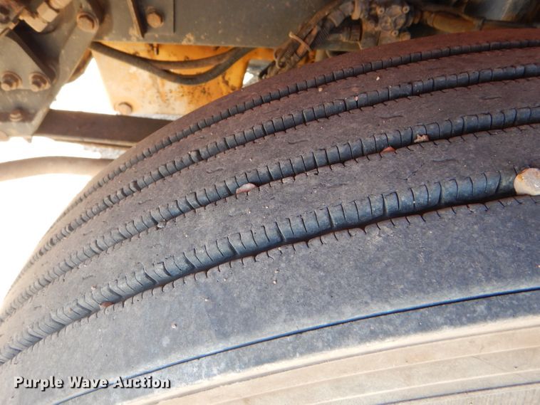 image for item DG0269 2007 Kenworth T800 semi truck