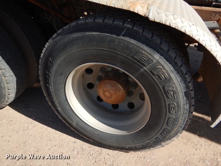 image for item DG0269 2007 Kenworth T800 semi truck