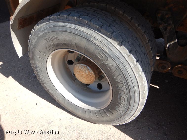 image for item DG0269 2007 Kenworth T800 semi truck