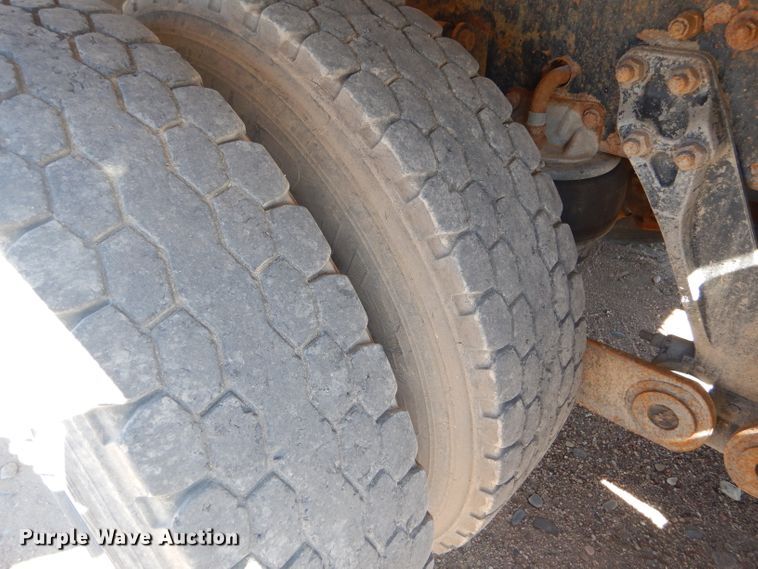 image for item DG0269 2007 Kenworth T800 semi truck