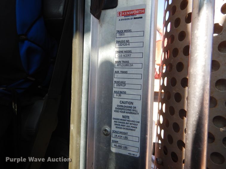 image for item DG0269 2007 Kenworth T800 semi truck