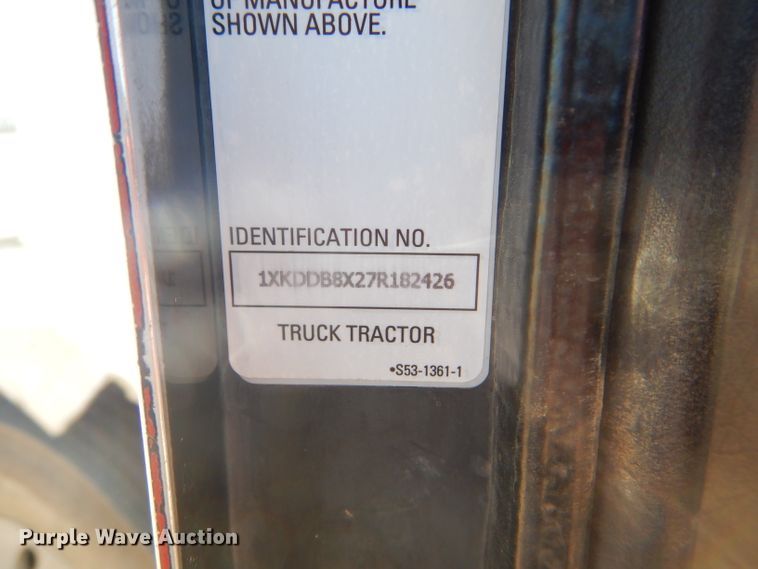 image for item DG0269 2007 Kenworth T800 semi truck