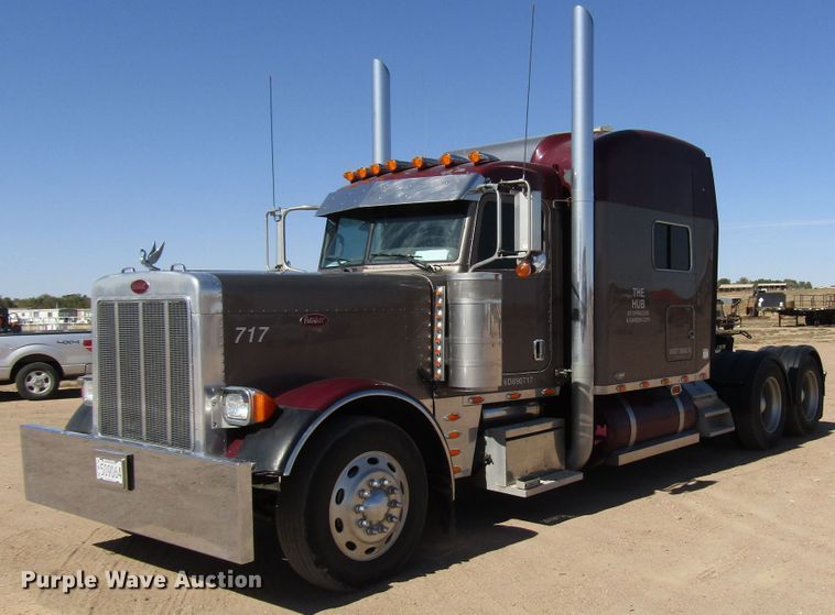 image for item DG0270 2006 Peterbilt 379 semi truck