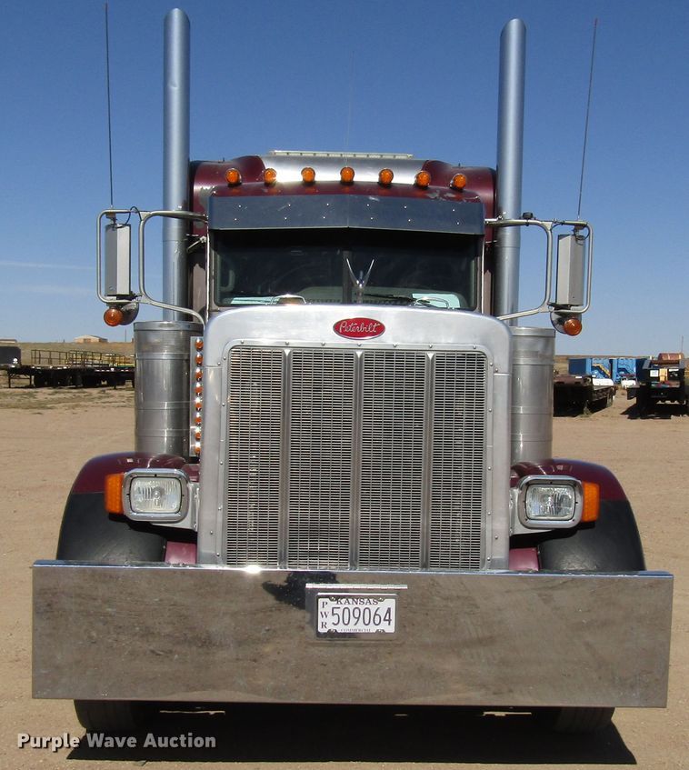 image for item DG0270 2006 Peterbilt 379 semi truck